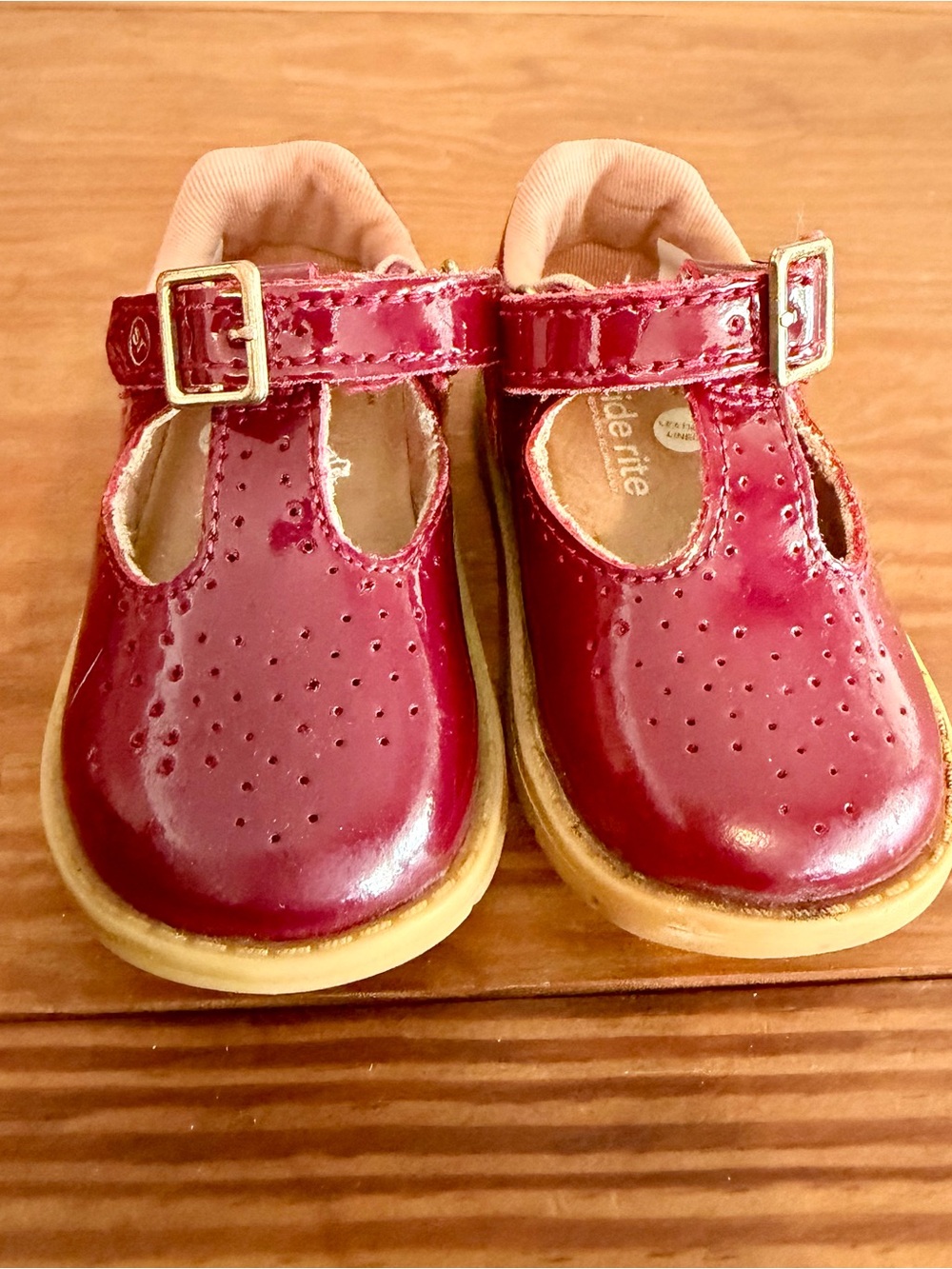 Stride Rite Toddler Girl Shoes - Mary Jane’s - Burgundy Patent Leather - EUC!